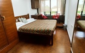Cozy Private Ac Studio By The Sea Bandstand Bandra W Mumbai Nr Taj Lands End