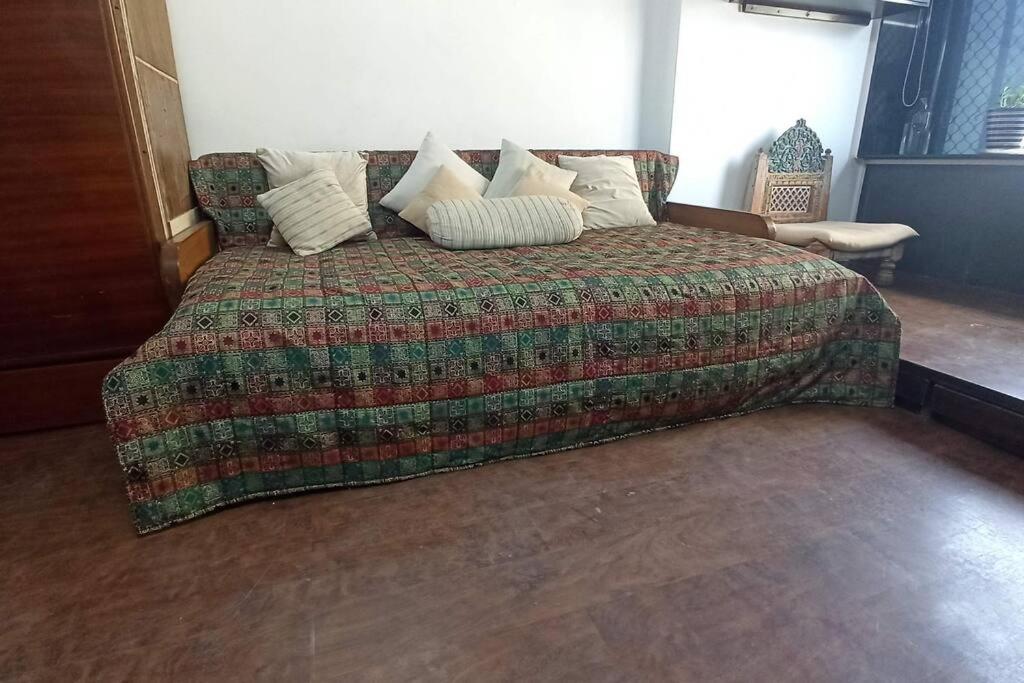 Cozy Private Ac Studio By The Sea Bandstand Bandra W Mumbai Nr Taj Lands End Exterior photo