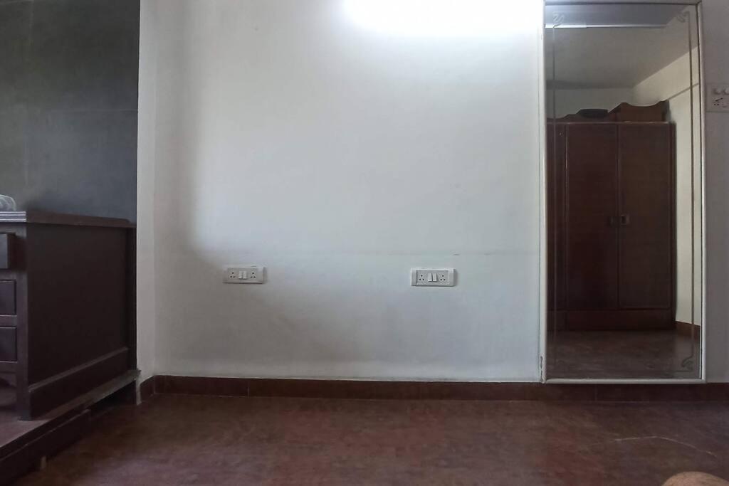 Cozy Private Ac Studio By The Sea Bandstand Bandra W Mumbai Nr Taj Lands End Exterior photo