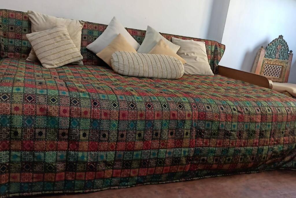 Cozy Private Ac Studio By The Sea Bandstand Bandra W Mumbai Nr Taj Lands End Exterior photo