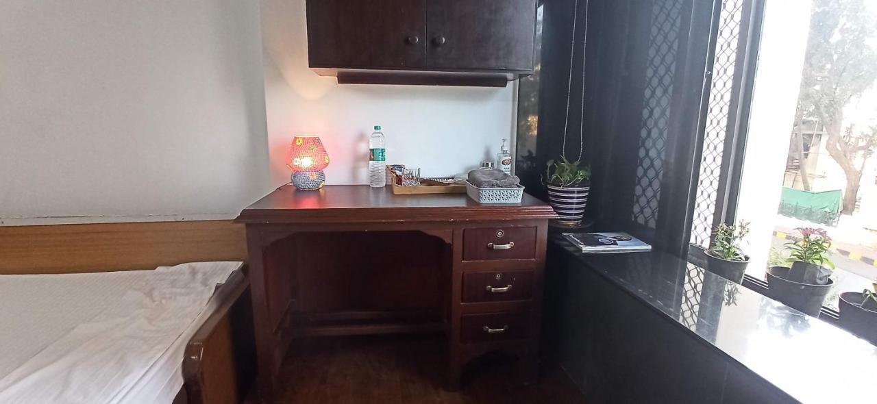 Cozy Private Ac Studio By The Sea Bandstand Bandra W Mumbai Nr Taj Lands End Exterior photo