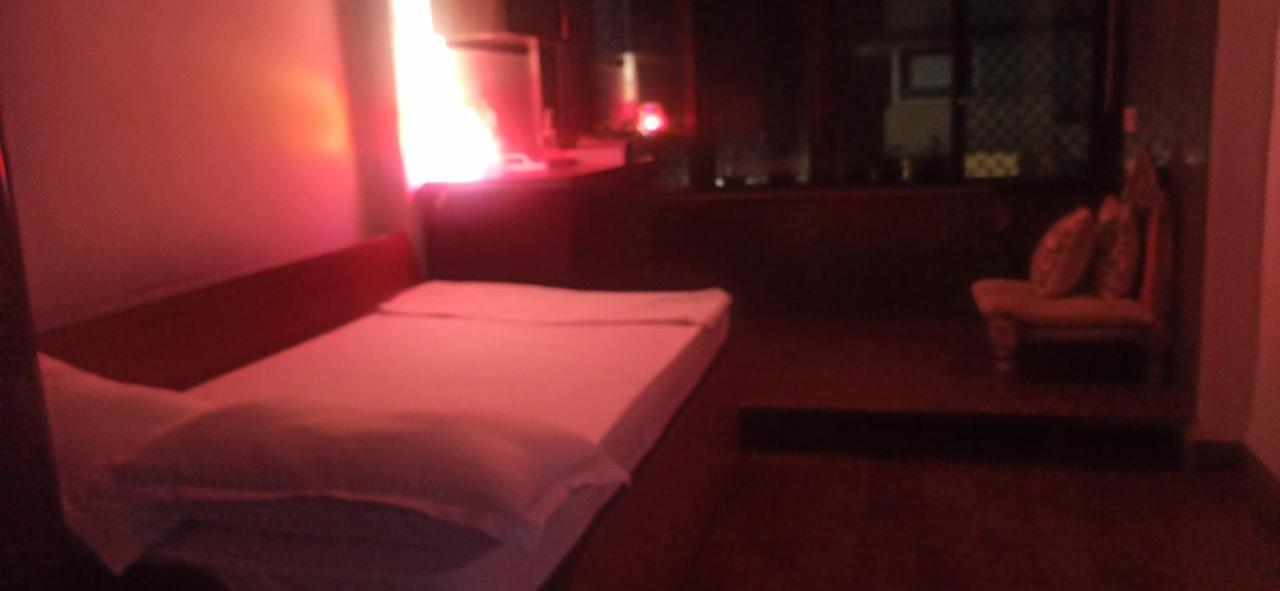 Cozy Private Ac Studio By The Sea Bandstand Bandra W Mumbai Nr Taj Lands End Exterior photo