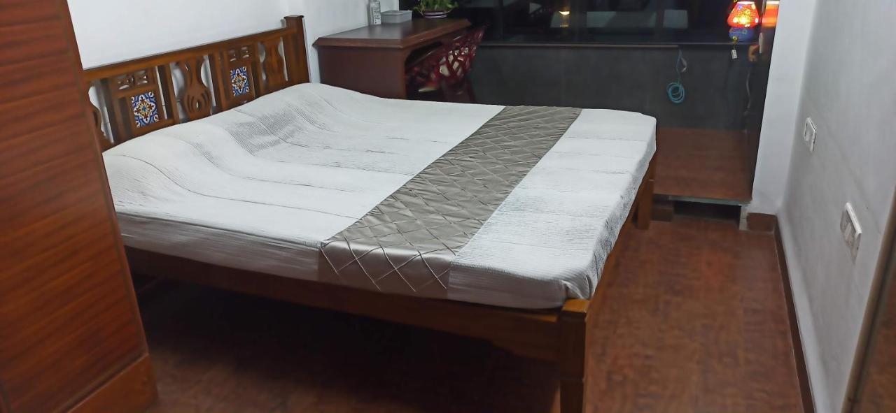 Cozy Private Ac Studio By The Sea Bandstand Bandra W Mumbai Nr Taj Lands End Exterior photo