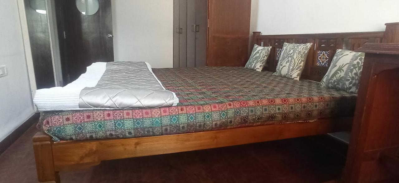 Cozy Private Ac Studio By The Sea Bandstand Bandra W Mumbai Nr Taj Lands End Exterior photo