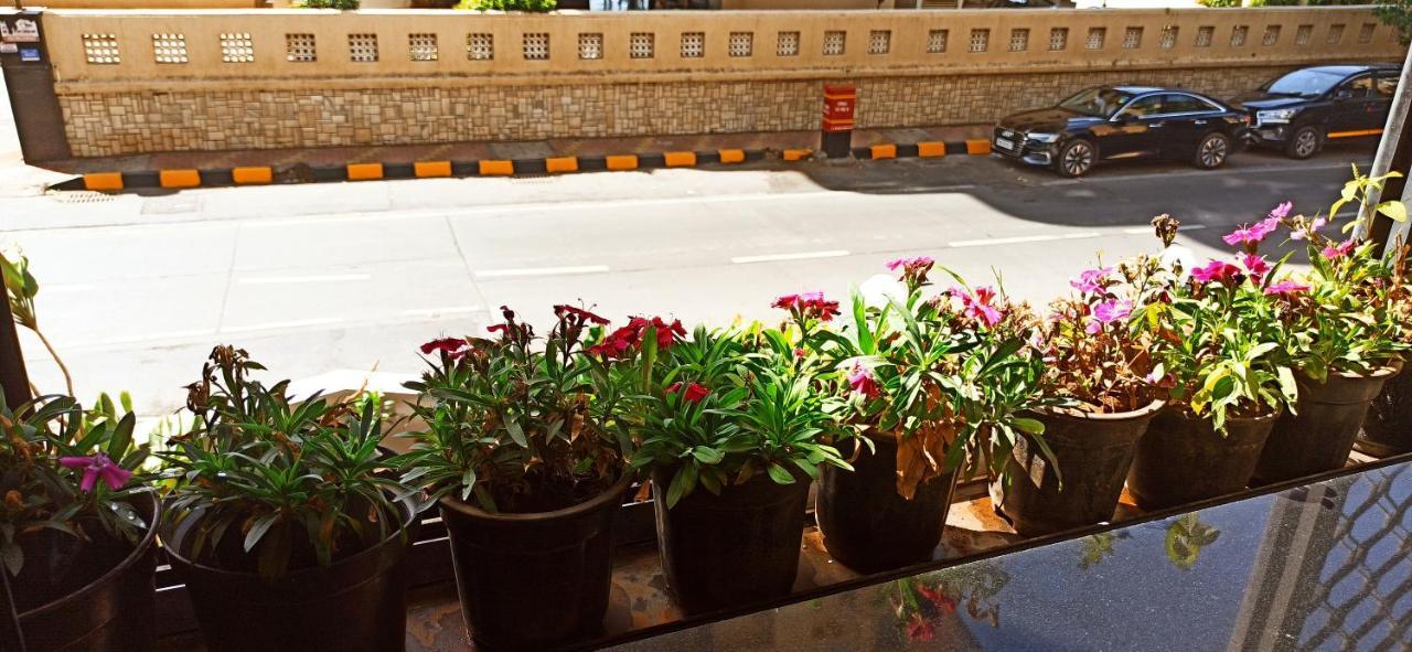 Cozy Private Ac Studio By The Sea Bandstand Bandra W Mumbai Nr Taj Lands End Exterior photo
