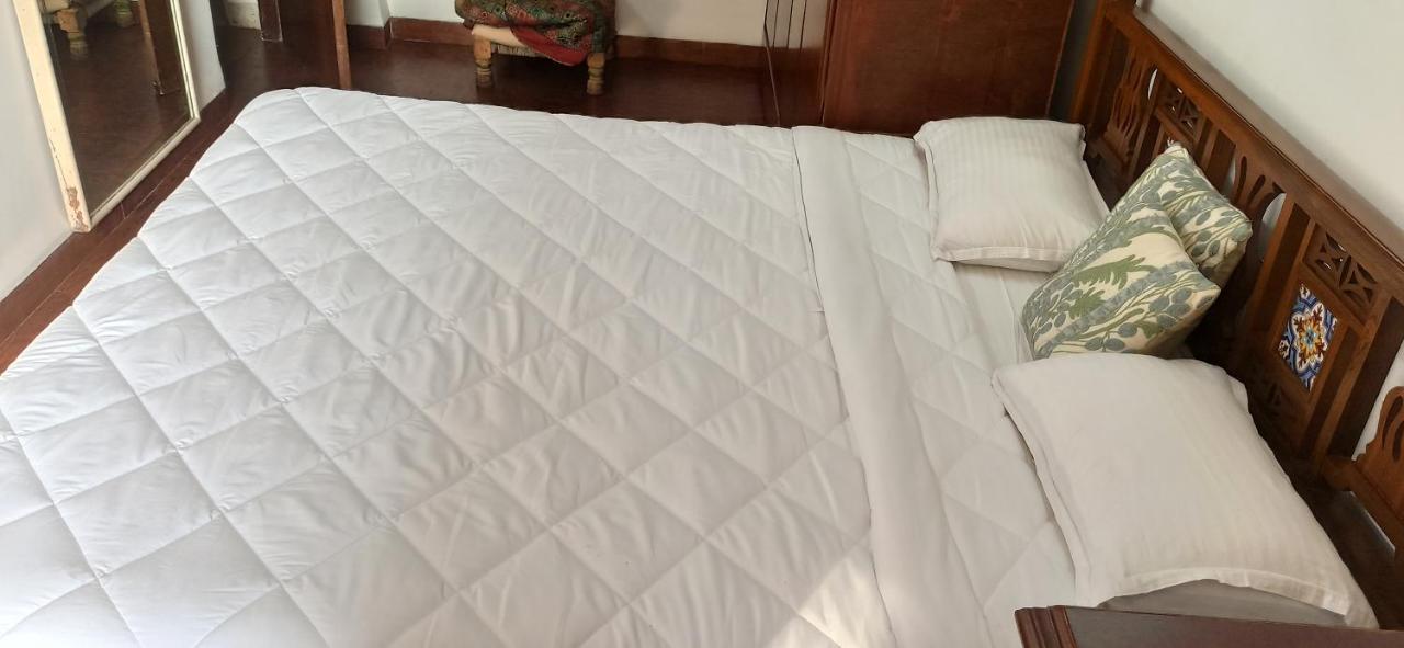 Cozy Private Ac Studio By The Sea Bandstand Bandra W Mumbai Nr Taj Lands End Exterior photo