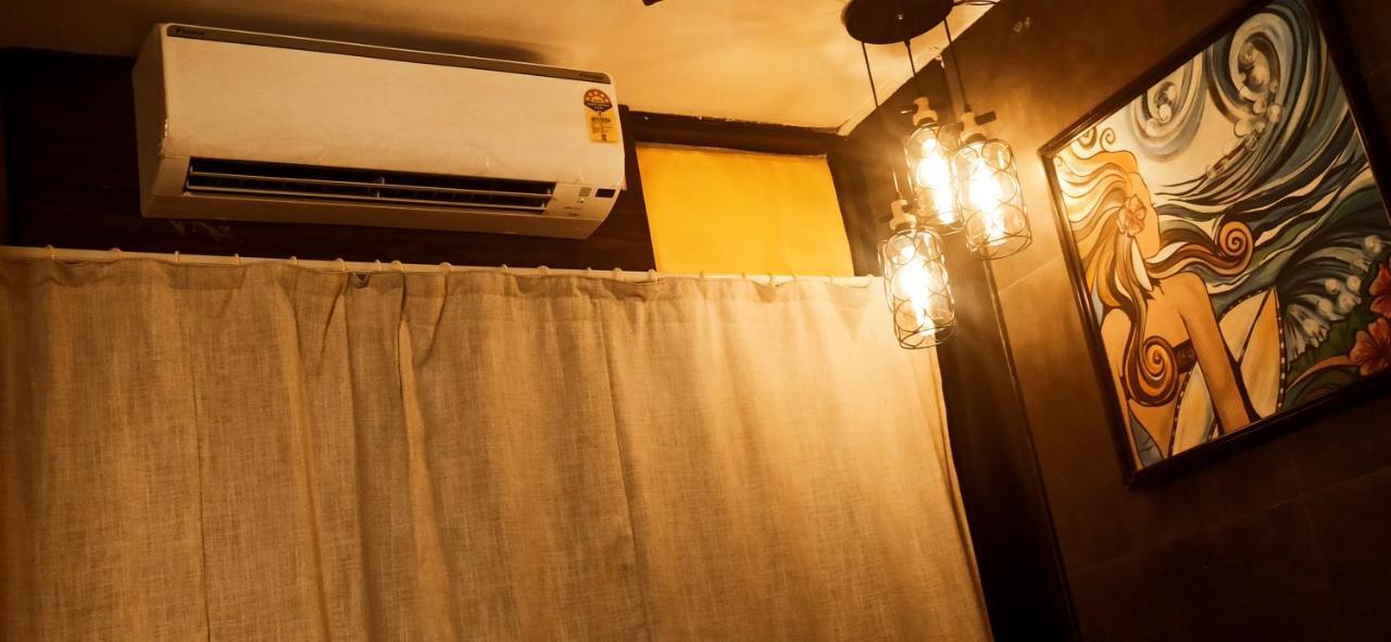 Cozy Private Ac Studio By The Sea Bandstand Bandra W Mumbai Nr Taj Lands End Exterior photo